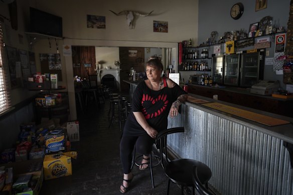Kris Mackay, owner of the Tooma Inn. She helps to prepare lunch for the volunteers. 