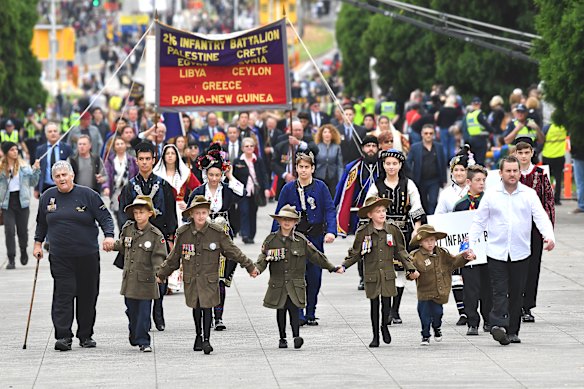 No rain on our parade as balmy weather greets Anzac Day marchers