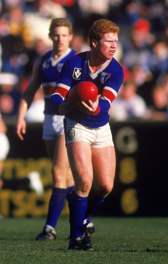 MELBOURNE, AUSTRALIA - 1986: Brad Hardie of the Bulldogs in action during a VFL match between the Footscray Bulldogs and the Hawthron Hawks played at the Melbourne Cricket Ground in Melbourne, Australia. (Photo by Getty Images)
