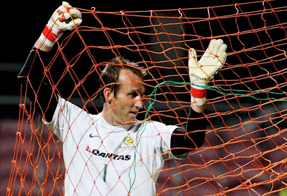 Mark Schwarzer during a Socceroos training session at Ballymore in 2008.