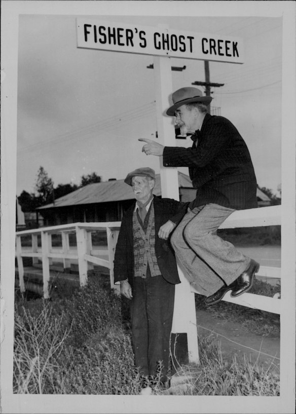 Pictured in 1948, two old residents of Campbelltown at the site where Fisher’s ghost solved a murder.