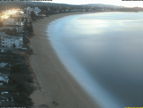Erosion at Narrabeen on Sydney's northern beaches during an east coast low in June 2016. The region's future - and those of other mainly carbonate sand beaches - will face challenges from acidifying oceans.