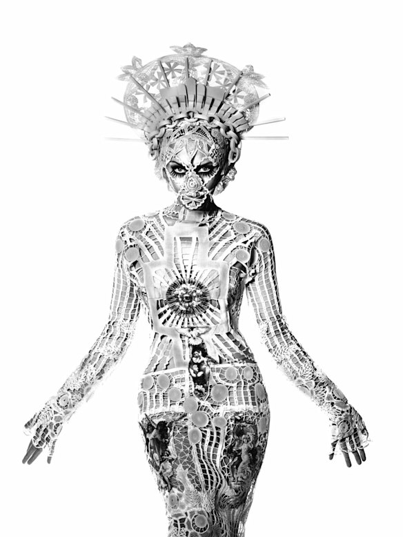 Kylie Minogue in the Immaculata gown.