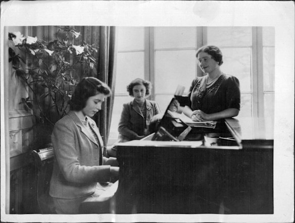 Princess Elizabeth, at the piano, entertains her mother and younger sister, on January 1, 1943. 