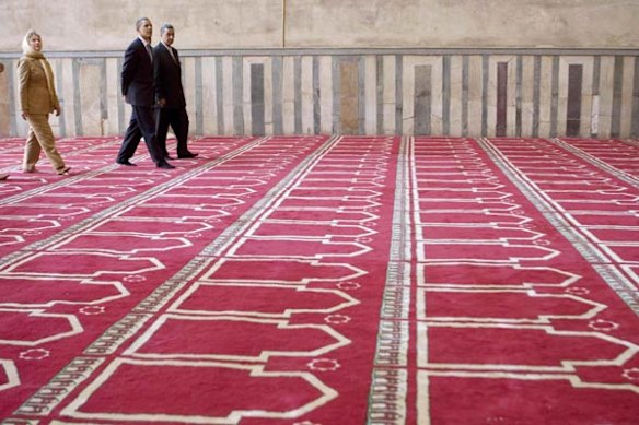 Barack Obama and Hillary Clinton tour the Sultan Hassan Mosque.