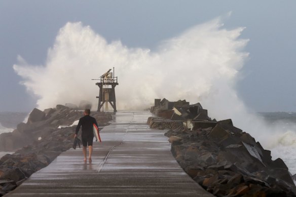 The wild and windy weather continues in Newcastle. Big swells and rough surf along Newcastle Breakwall. 
