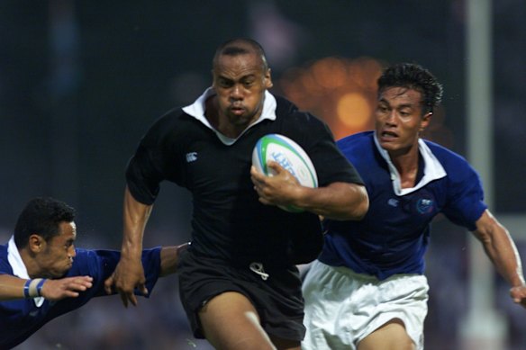 Jonah powers away from Samoa in the Kuala Lumpur rugby sevens tournament in 1998.