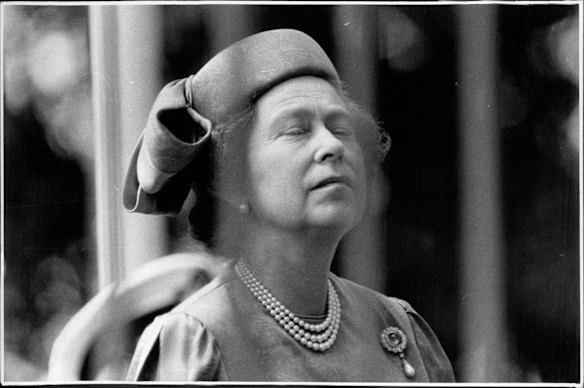 The Queen at the Palace Garden Gate at the Royal Botanic Gardens on March 4, 1986.
