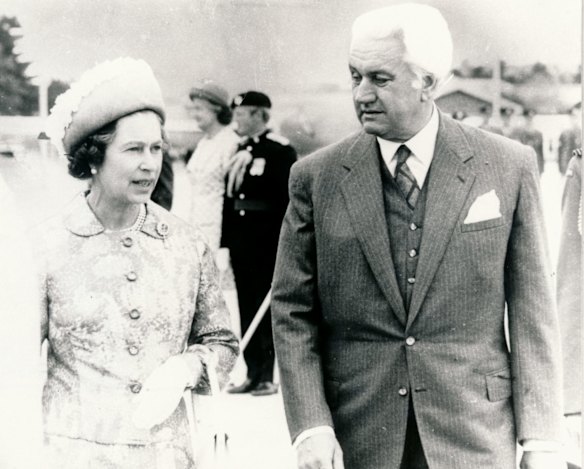 Queen Elizabeth with governor-general Sir John Kerr during the 1977 Royal Tour.