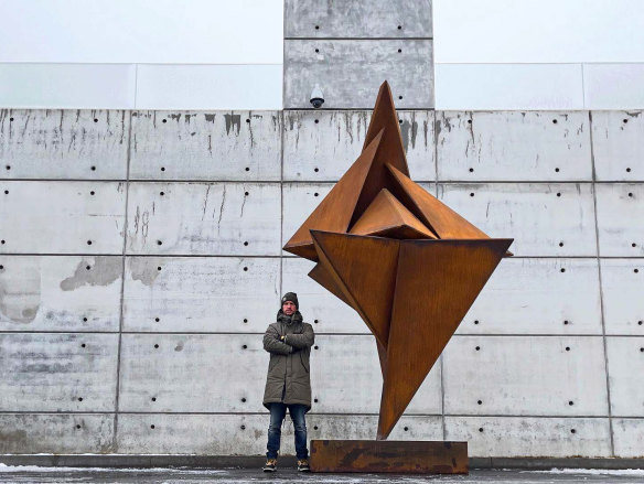 Ukrainian sculptor Oleksii Zolotariov, with his sculpture Wind Rose in Ukraine.