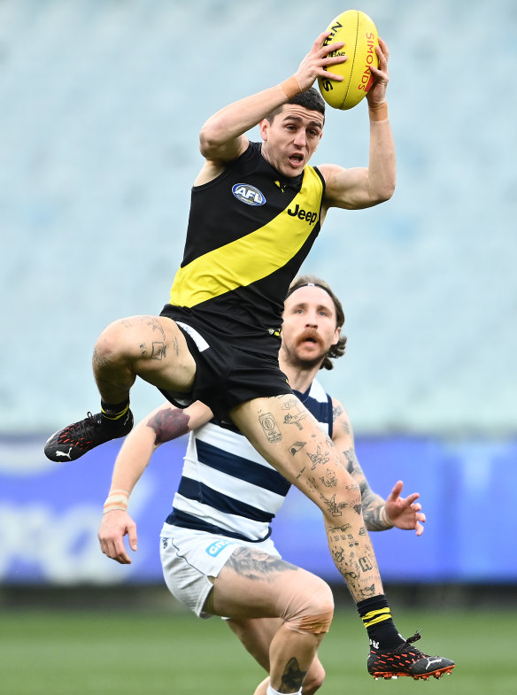 Castagna takes a mark against the Cats in 2021.