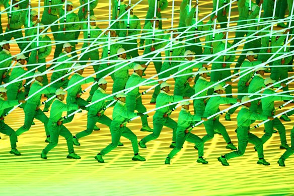 The lifecycle of the dandelion was represented by dancers carrying improbably tall and flexible glowing green stalks.