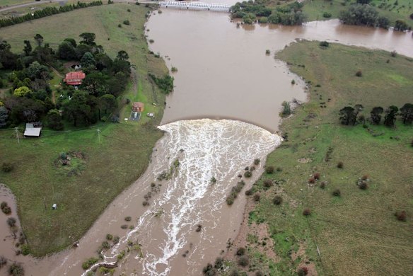 Rossi Weir west of Goulburn.