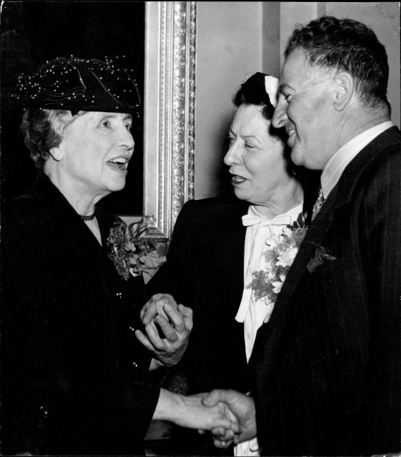 Helen Keller and her companion Polly Thompson meet Lord Mayor Alderman Bartley at Sydney Town Hall.
