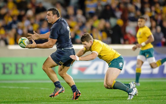 Wallaby flyhalf Bernard Foley lines up Pumas captain Agustin Creevy. 