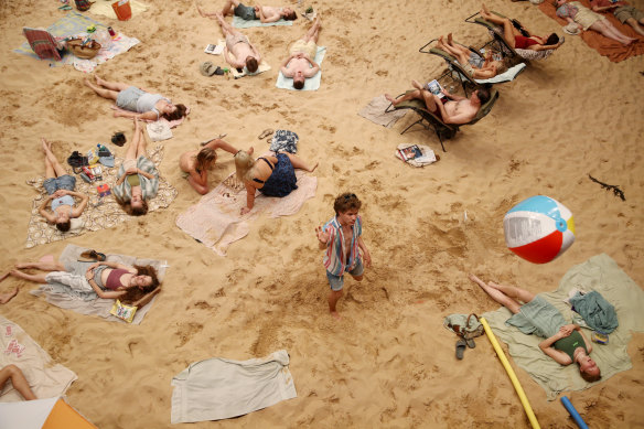 Sun & Sea in the Sydney Town Hall.