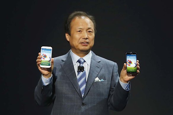 Samsung's J.K. Shin shows off the Samsung Galaxy S4.