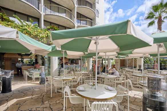 The realignment of Hellenika’s pool fence means the restaurant floor now runs uninterrupted all the way out to the pool edge.