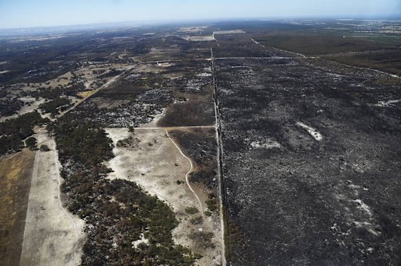 Stunning aerial photos of Yarloop and Waroona fire captured by Mandurah ...