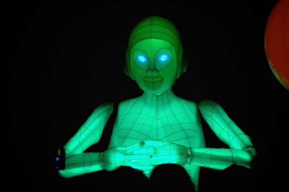 It's terrifying. The next pic in the gallery is even creepier.