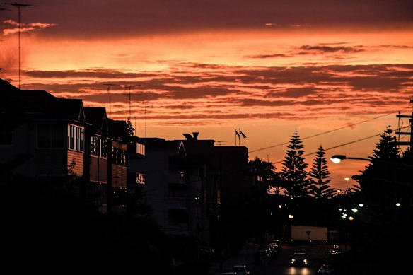 Peter Rae captures a beautiful break of dawn.
