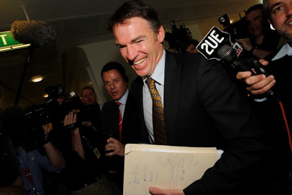 Independent MP Rob Oakeshott returns to his office after meeting with fellow Indepents Tony Windsor and Bob Katter at Parliament House.