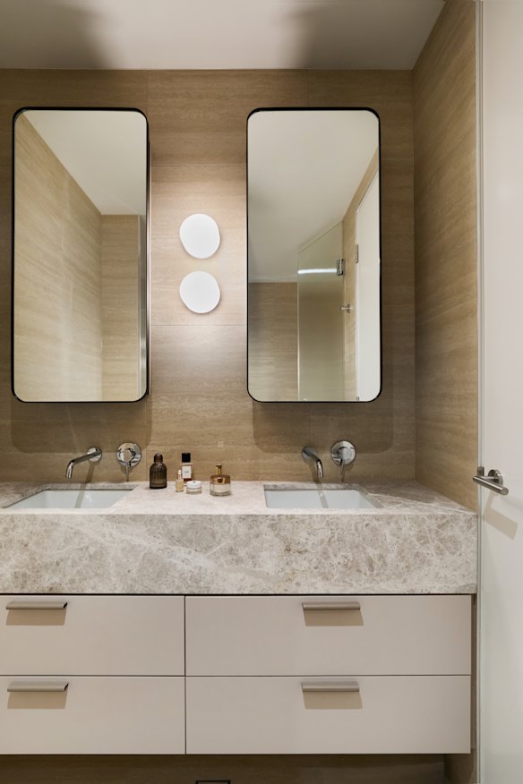 “The bathroom was designed by Cera Stribley and has an indulgent, spa-like atmosphere,” says Gurtler. The wall lights are by Rich Brilliant Willing.