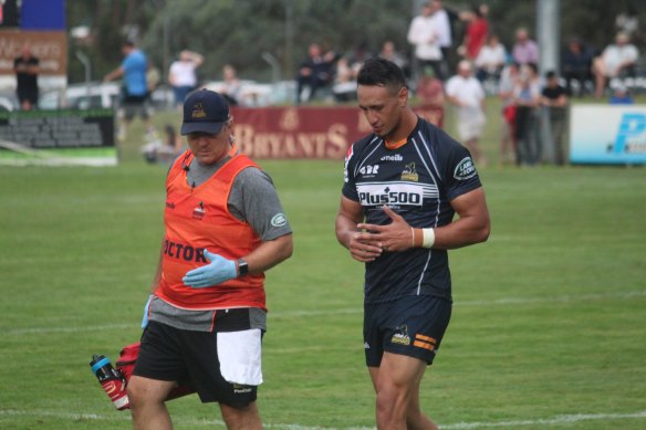 Lausii Taliauli had to leave the field in the first half.