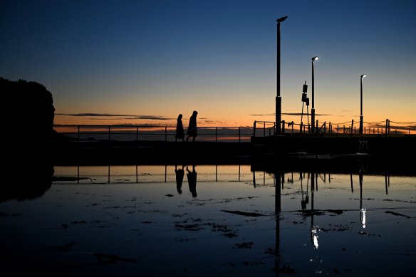 Dawn visitors to Mona Vale enjoy a fine end to winter and to kick off spring. Long-range forecasters suggest such days may not be so common later in the season.