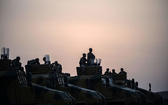 Turkish troops take position in the southeastern town of Suruc, Sanliurfa province, near the Mursitpinar border crossing with Syria on October 3, 2014. Photo by AFP