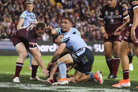 Tyson Frizell of the Blues pleads to the referee.