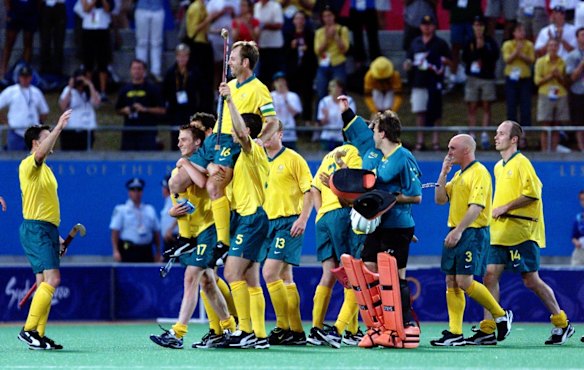 The Kookabarras, Australia's men's hockey team, celebrate winning the bronze medal against Pakistan by carrying the captain Michael York.
