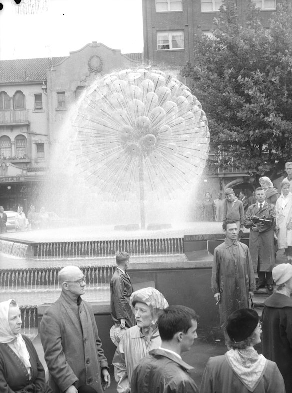 El Alamein fountain in Kings Cross is opened by the Lord Mayor H.F. Jenson. 11th November 1961.