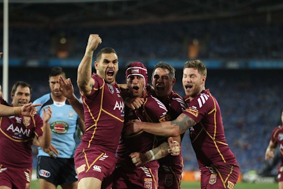 QLD celebrate their first try.