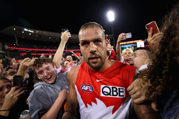 Lance Franklin is surrounded by fans after kicking his 1000th AFL goal at the SCG on Friday night.