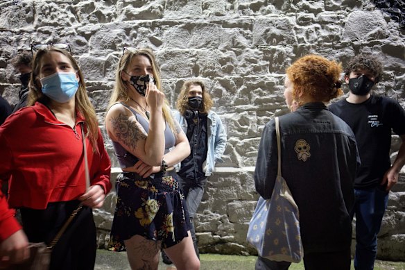 Photo of People lining up to get into the Melville Pub to celebrate the end of lockdown drinks