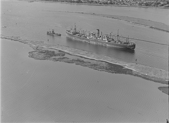 Ship being towed into Port of Melbourne, Jan. 20, 1929. Credit: Charles Daniel Pratt/State Library of Victoria