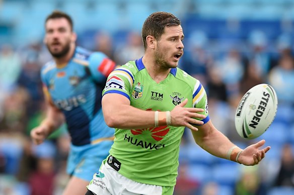 Aidan Sezer of the Raiders passes the ball.