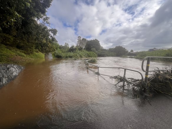 Flooding at Wolverhampton Bridge at Kedron Brook.