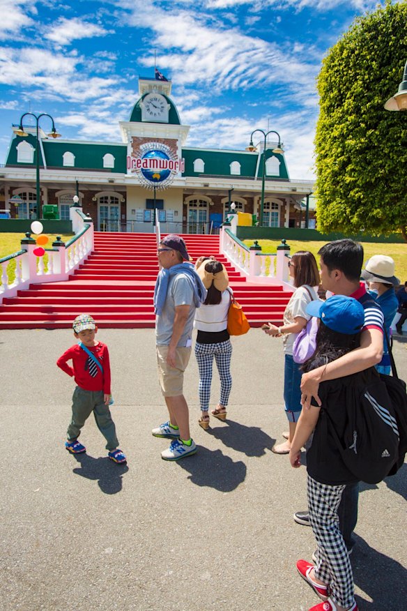 A family from Singapore on holiday on the Gold Coast arrive to closed doors at Dreamworld where four people died after a malfunction with the 'Thunder River Rapids' at the theme park.