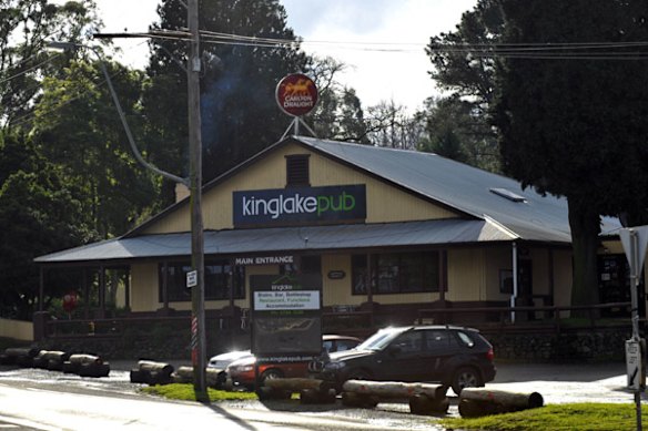 The Kinglake pub is back open for business.