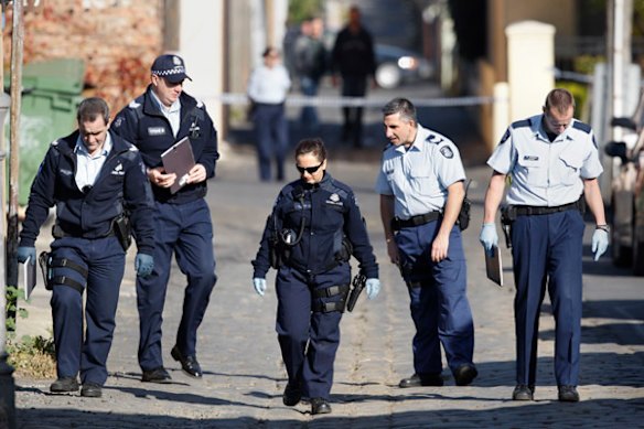 Police conduct a line search in Dutton Lane Ascot Vale just behind Union road where Des Moran was shot.