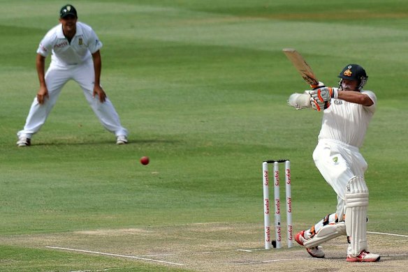 Hussey pulls with his eyes closed.