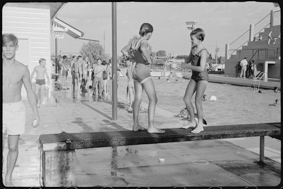 Moree used to prevent indigenous people from swimming in pools. Moree Artesian Baths and Olympic Pool 1965. Uncle Lyall joined the 'Freedom Rides' to raise awareness about racial segregation in rural towns.
