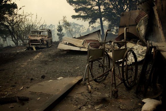 An out of control bushfire burns cars and two homes near Newnes Junction on the Bells Line of Road.