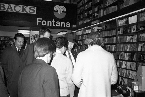 Chief of the Vice Squad, Detective Sergeant V. Green, and other detectives seize copies of ‘Portnoy’s Complaint’ from the Angus and Robertson bookshop in Castlereagh Street on September 2, 1970.