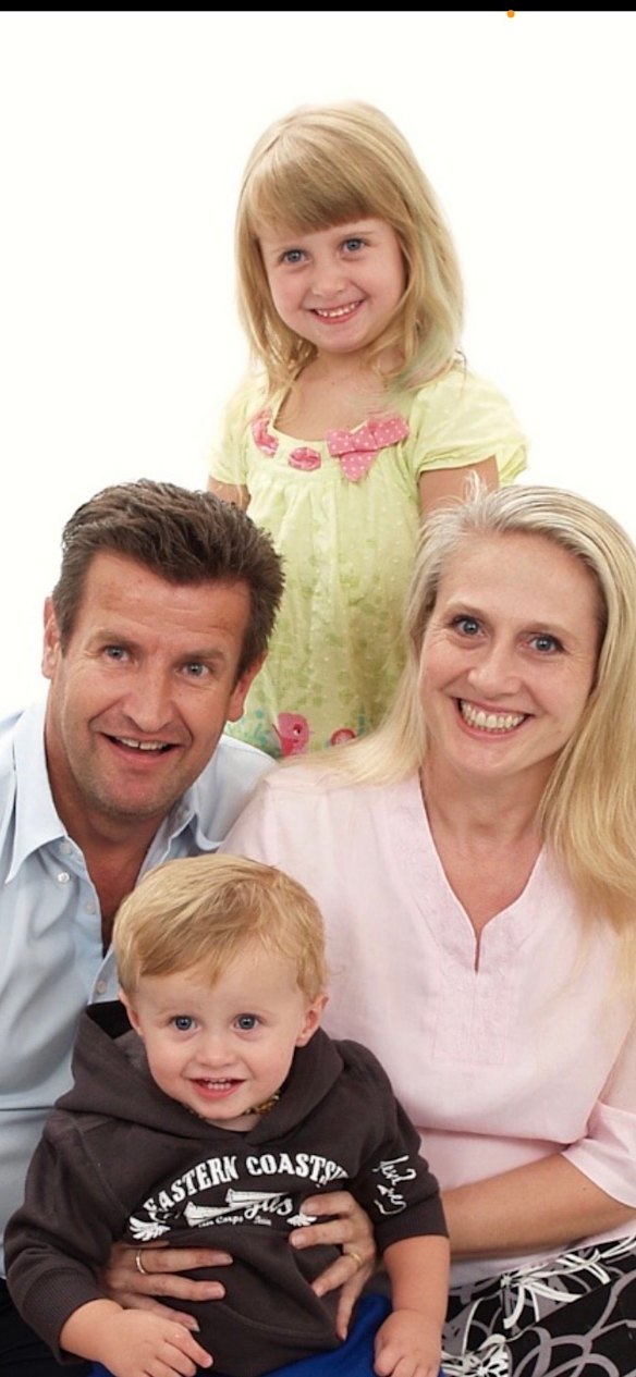 Nick Rushworth con su esposa Reina y sus hijos Blake y Madeleine.