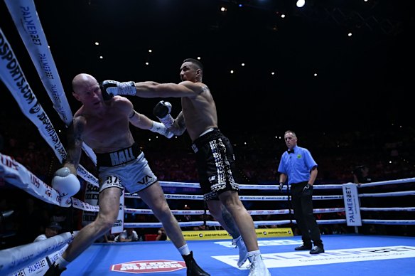 Williams dominates Hall in the first and only round. 