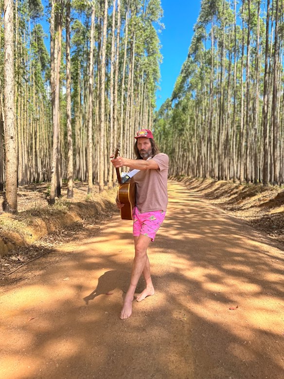 Evan Dando enjoying his life as a musician