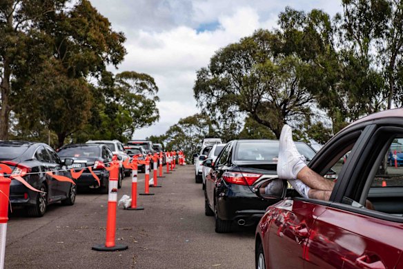 Covid testing clinic at Roselands Shopping Centre open-air car park on Dec 28, 2021. The queue starts from M5, with approximately three hours waiting.